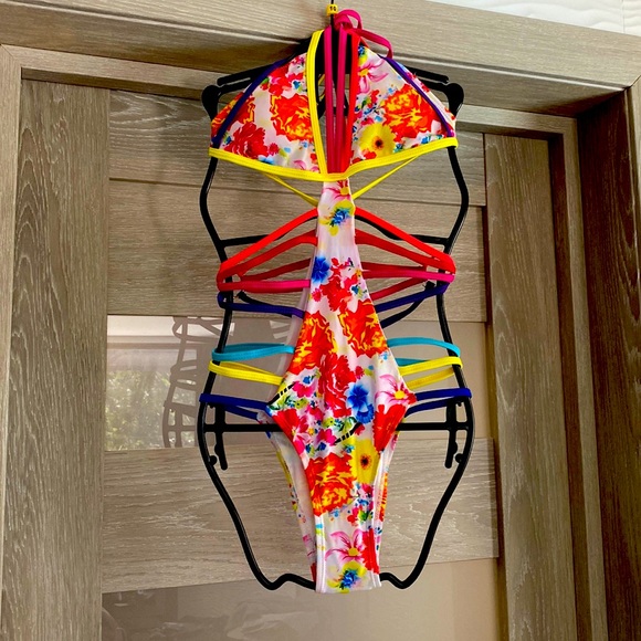 New swimsuit XS - Picture 1 of 4